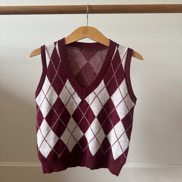NWOT Burgundy Argyle V-Neck Sweater Vest Size Medium – Preppy Trend - Picture 1 of 12
